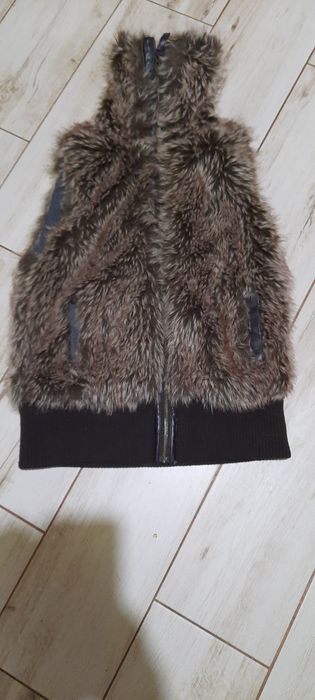 Vand vesta blana dama