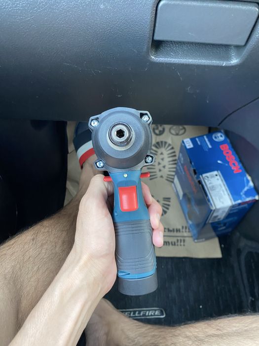 Винтоверт Bosch 120 li новый