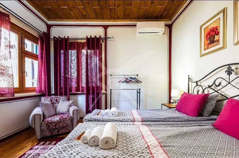Дава се под наем Етаж от къща в Пловдив, Старият град - 90 кв.м за 1196.97 € - Снимка #3