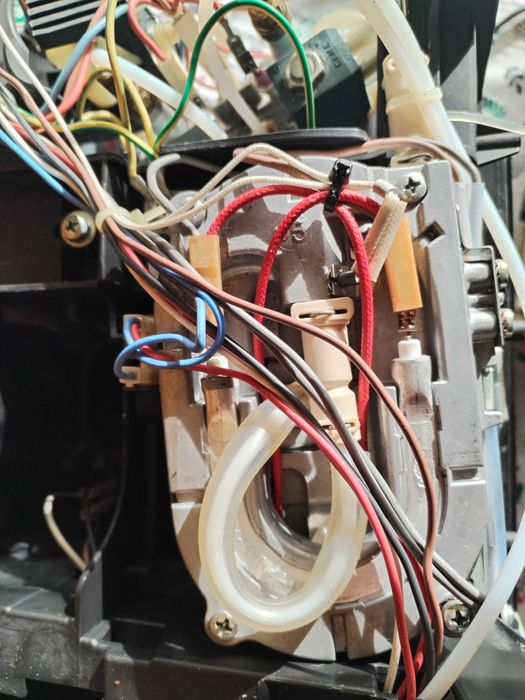 Кафемашина Delonghi Magnifica ESAM 4400 на части