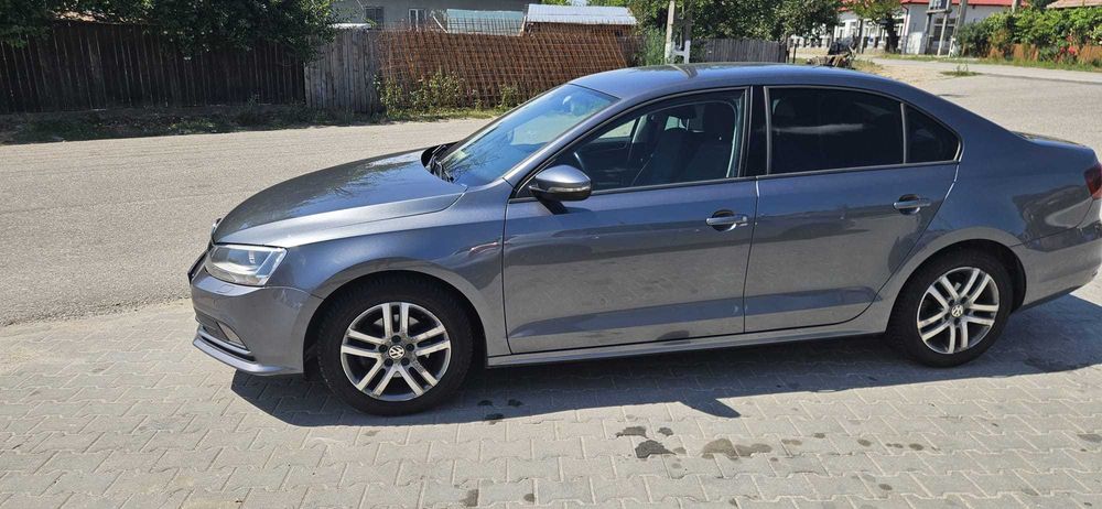 VOLKSWAGEN Jetta