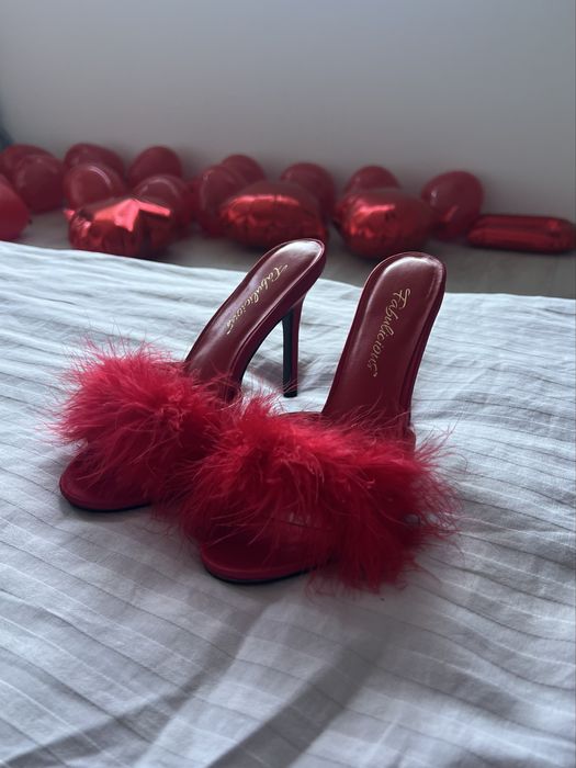 Червени чехли пух