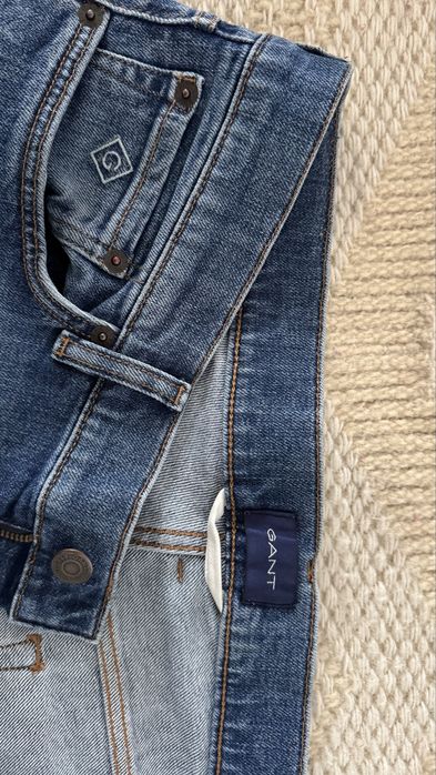 Изчистени дънки Gant