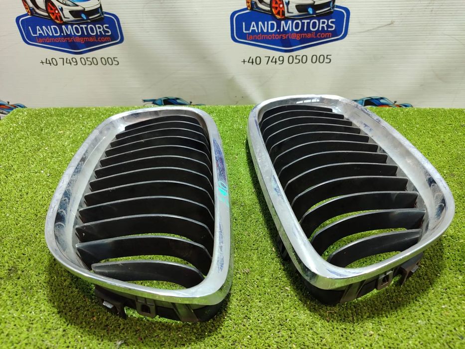 GRILA BARA FATA STANGA / DREAPTA BMW 320D SERIA 3 E90 LCI 2.0 DIESEL 2009 COD OEM 7201968 / 7201967 / 51137201968 / 2005-2013