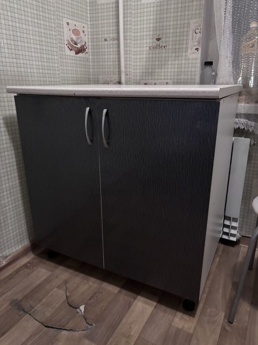 Продается стол кухонный