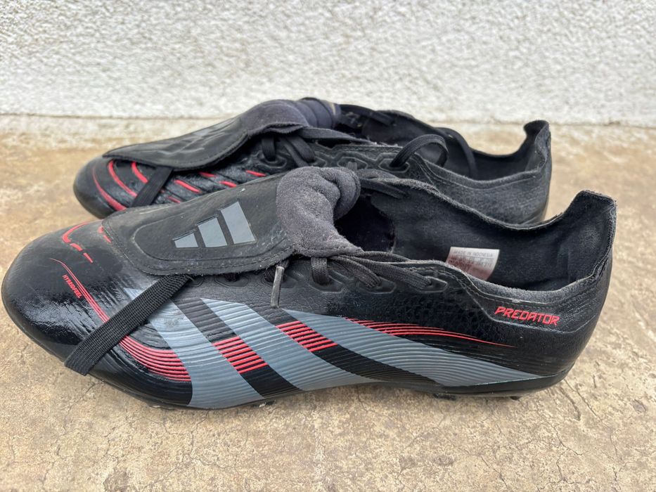 Vând ghete de fotbal Adidas Predator black mărimea 44,preț fix 250 ron