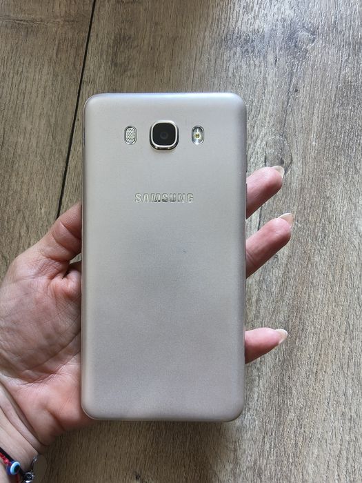 Samsung Galaxy J5 (2016) – 16GB Gold