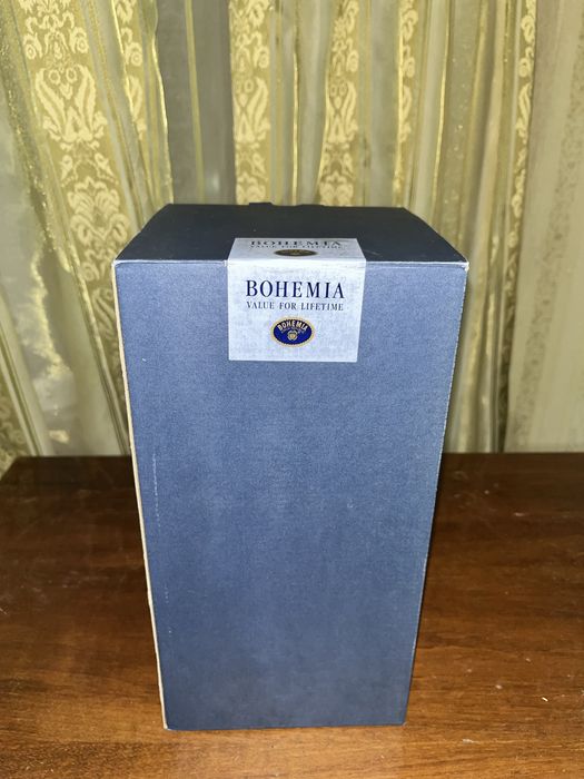 Стеклянный кувшин