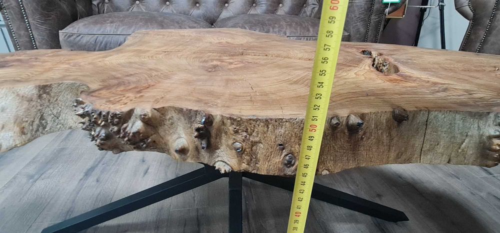 Масивна холна масичка от дърво и метални крака ръчна изработка