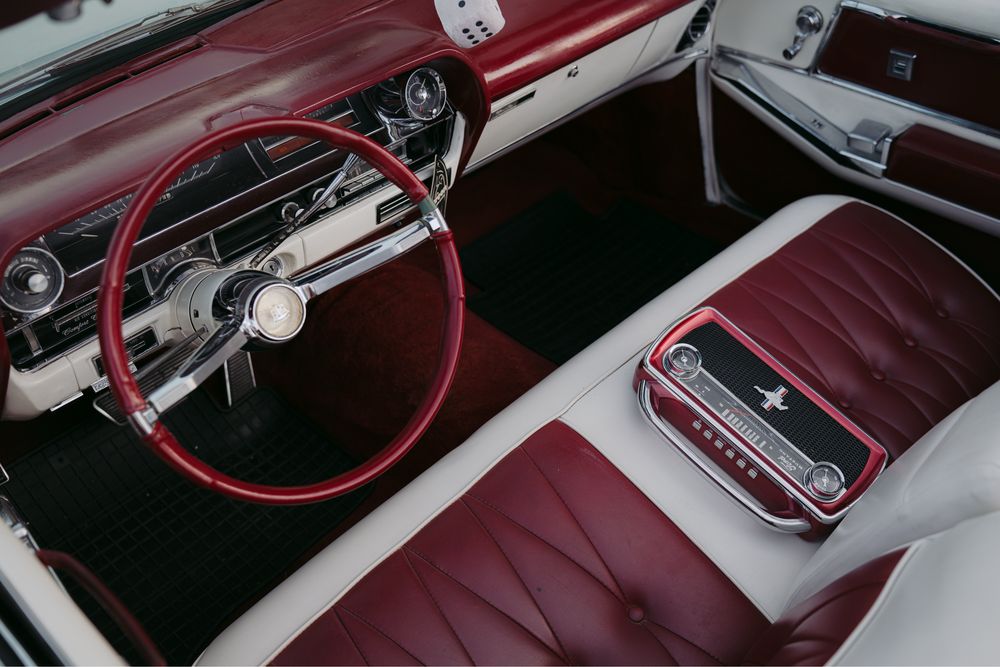 Inchiriez masini Epoca Evenimente Cadillac