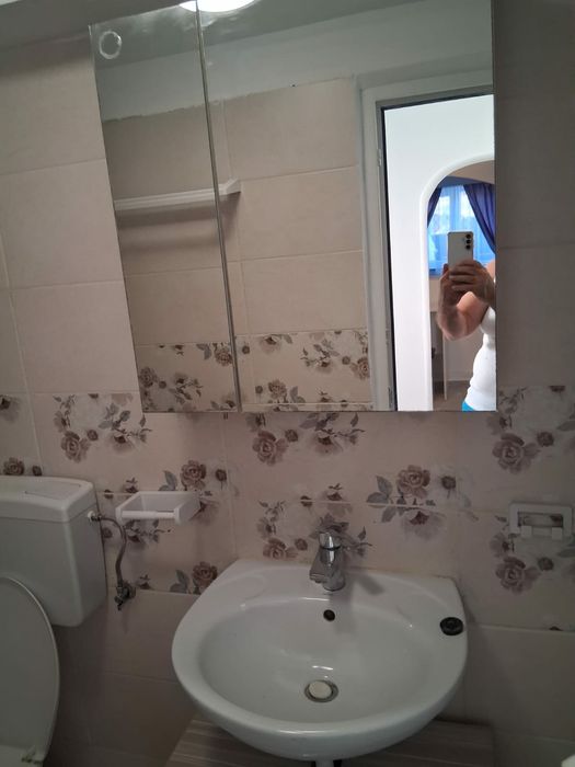 Închiriez  garsoniera