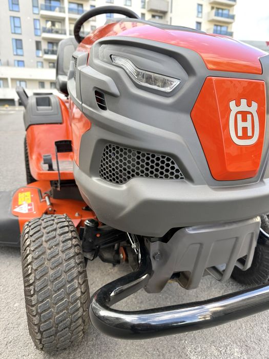 Tractoras de tuns iarba Husqvarna Profesional Clear Cut BS