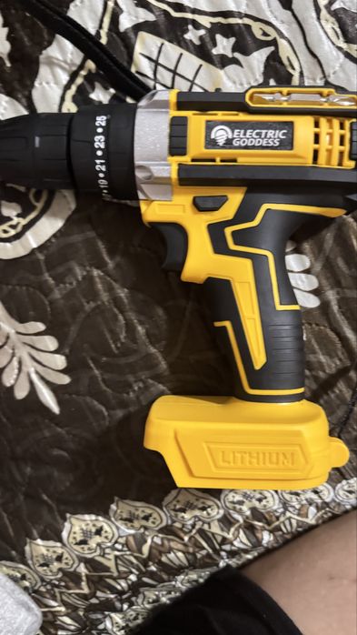 Продам шруповёрт без батарейки