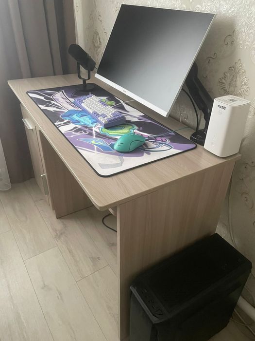 Продам школьный стол письменный