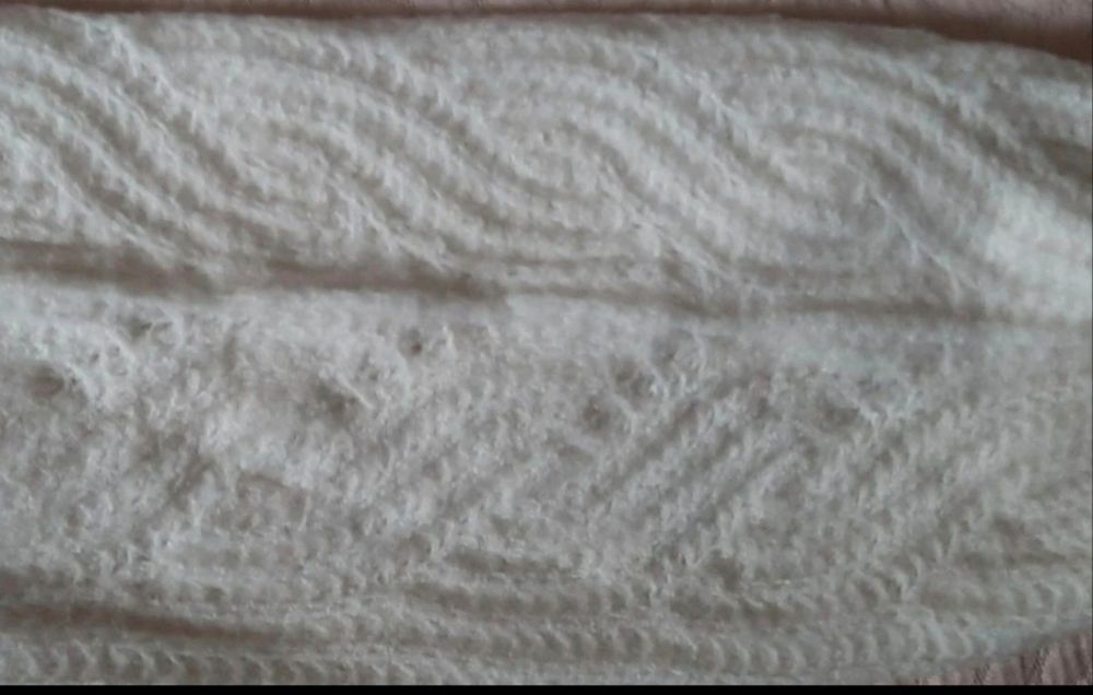 Pulover nou cu eticheta,marime universala.