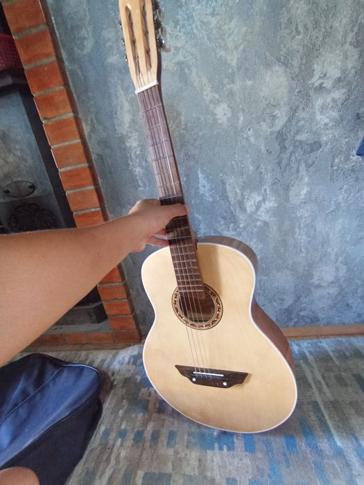 Gitara yangi zor