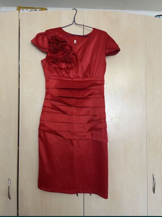 Платья вечерние разные