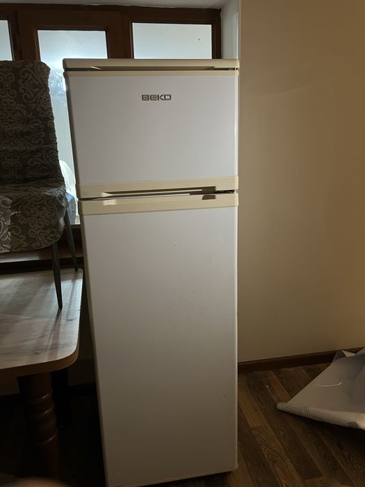 Холодильник рабочий продается Beko