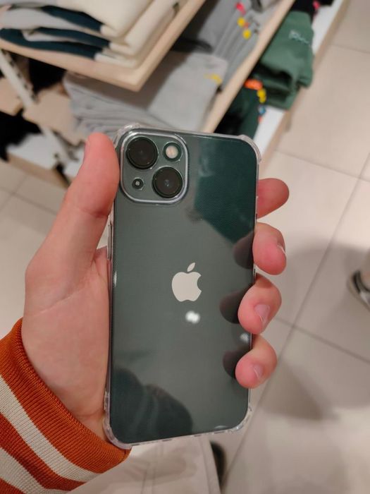 Продам айфон13. .