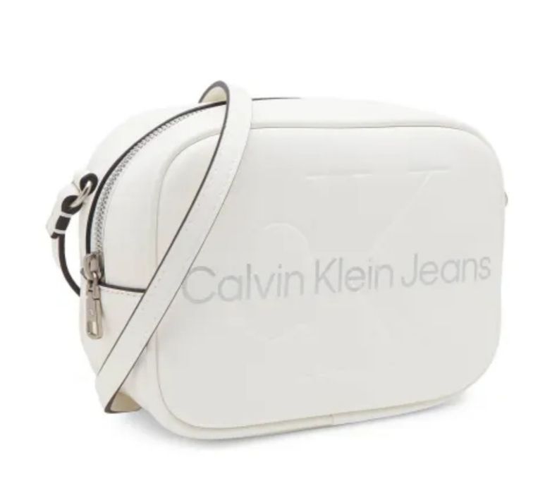 Оригинална чанта на Calvin Klein!