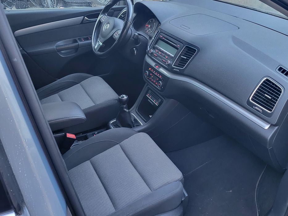 Sharan Anul 2011 Euro 5 Led Xenon 140cp Carlig Incalzire scaune Comenz