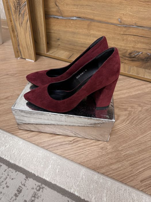 Продам новую женскую обувь ,размер 39-40