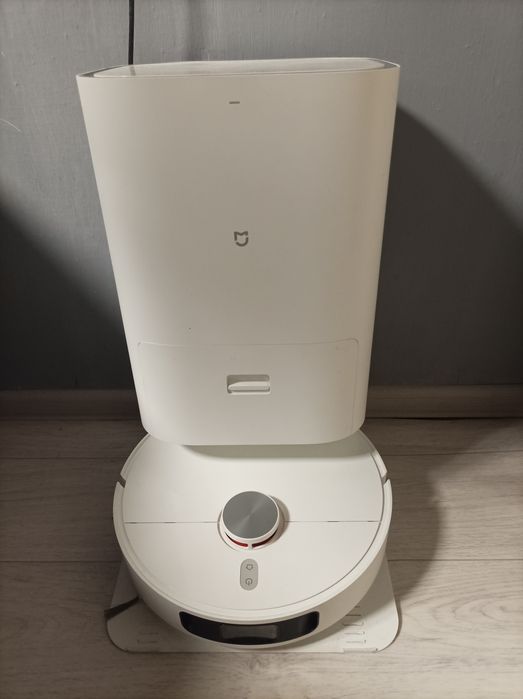 Продам робот пылесос.