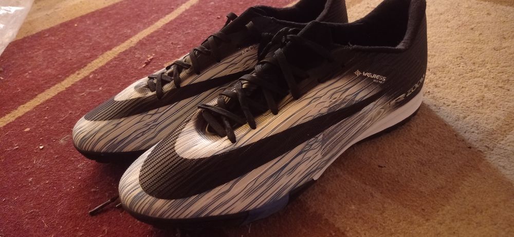 sarakanosha nike