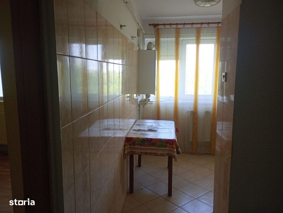 - Apartament 2 camere confort 1 zona Garii, etaj 4 cu pod.