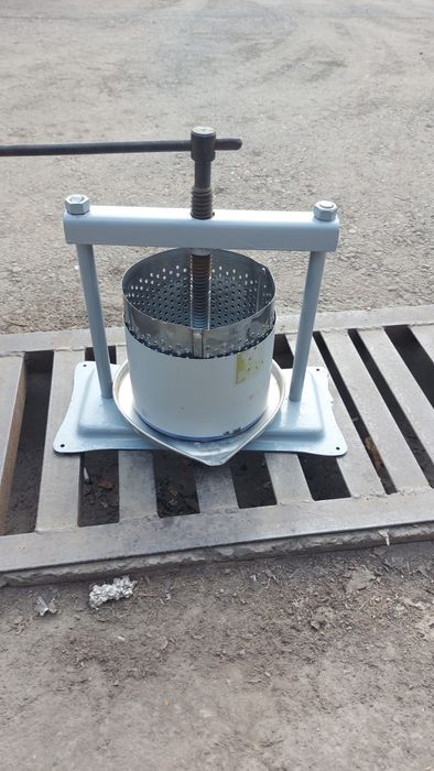 Соковыжималка- пресс для фруктов