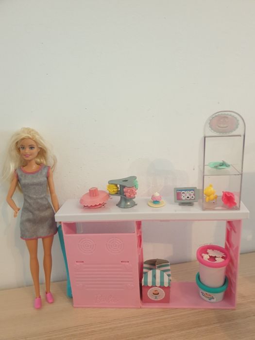 Pachet 2 Seturi Barbie Cofetar si Pizzerie Seturi Playmobil