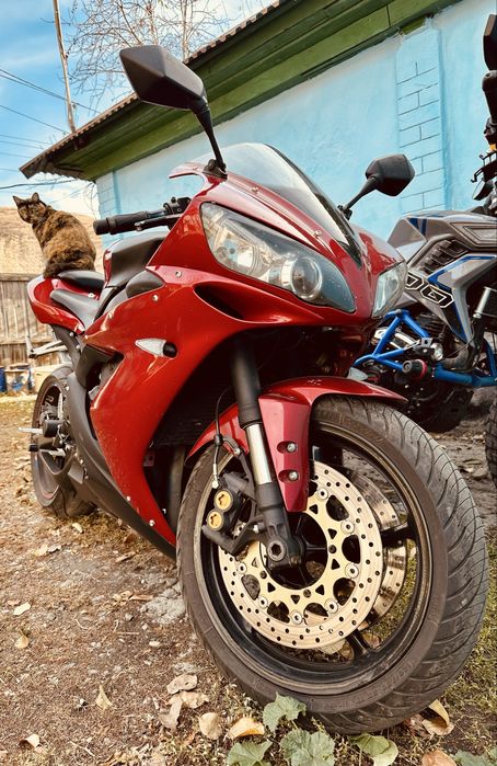 Yamaha R1 2004 года
