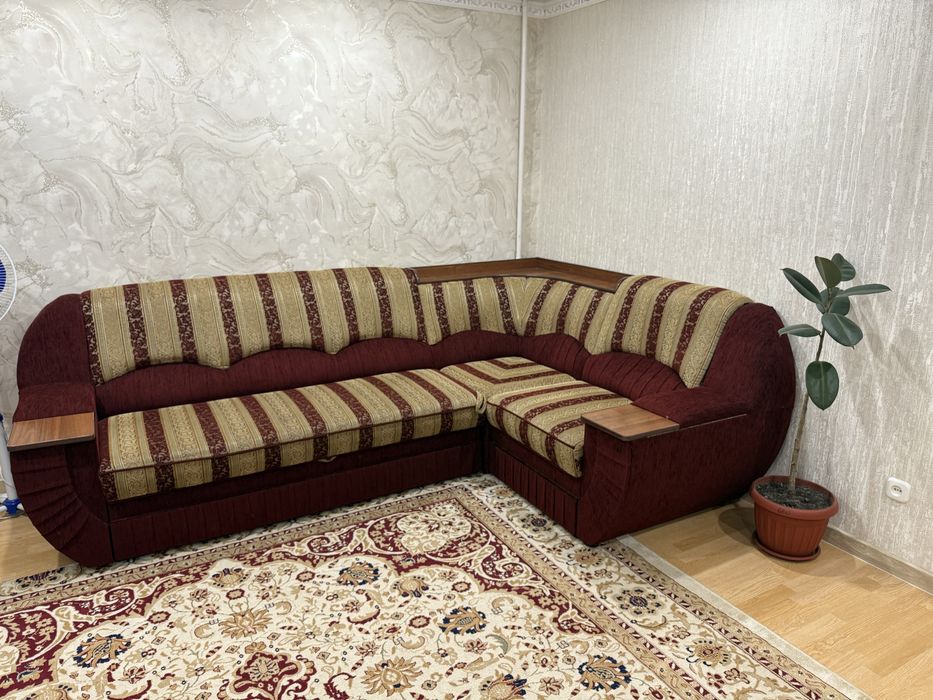Продам диван в хорошим состояние!!!