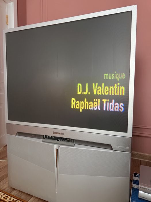 Продается телевизор кино театр   Panasonic с новый видеомагнитафоном