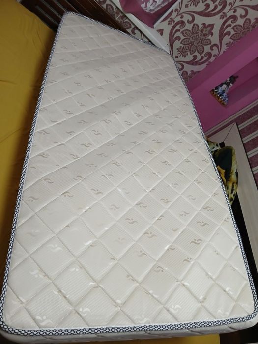 Матрас для одноместной кровати ,б/у , состояние как новое