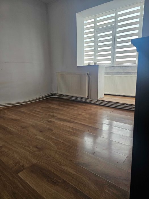 Apartament cu 3 camere Topoloveni vis a vis de școala generală