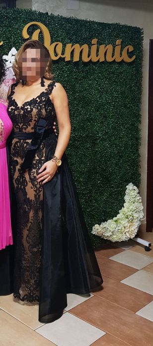 Rochie din dantela neagra cu trena detasabila