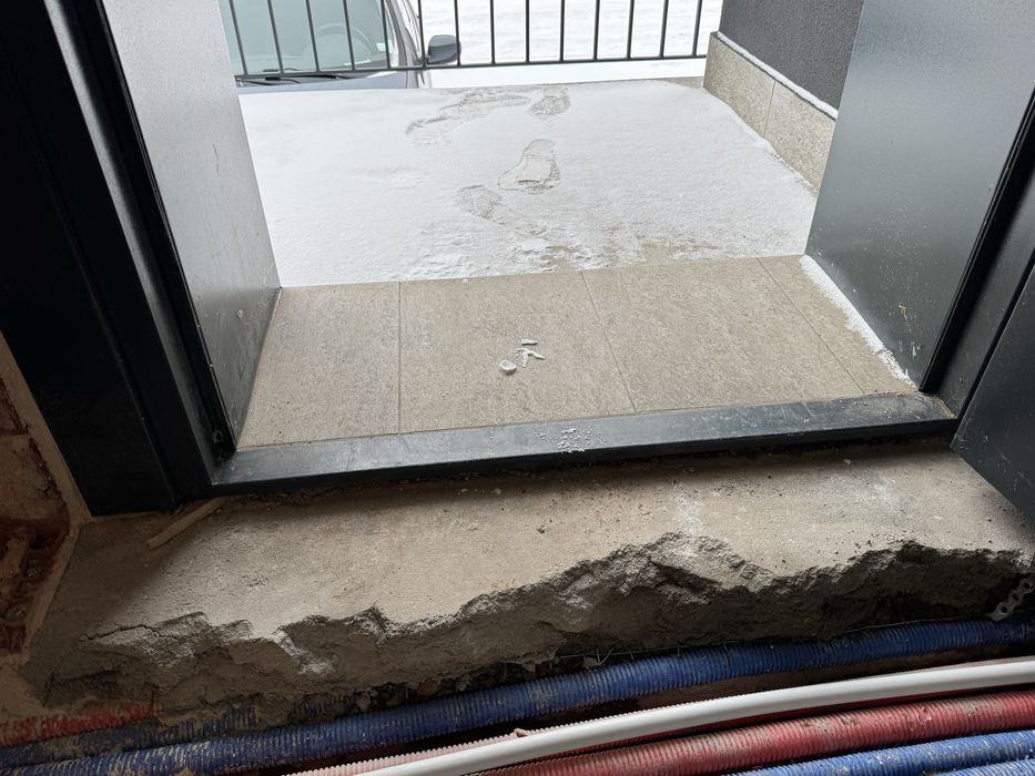 Метална блиндирана външна врата