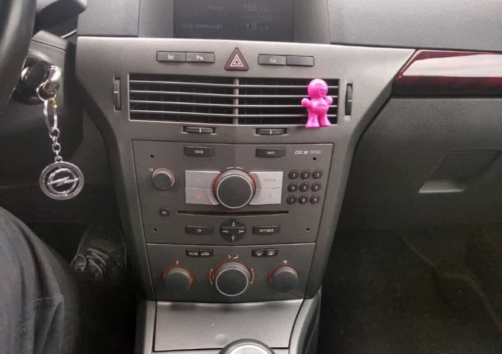 Продавам Opel ASTRA H