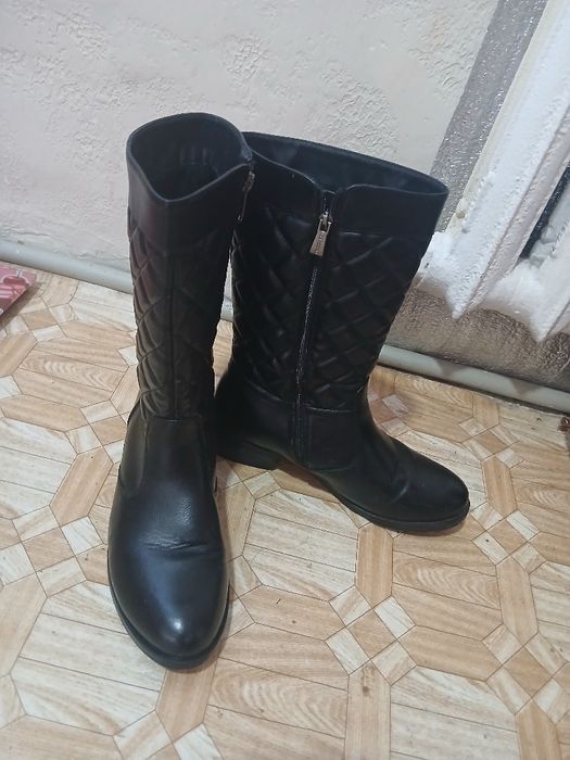 Продам весенние сапоги