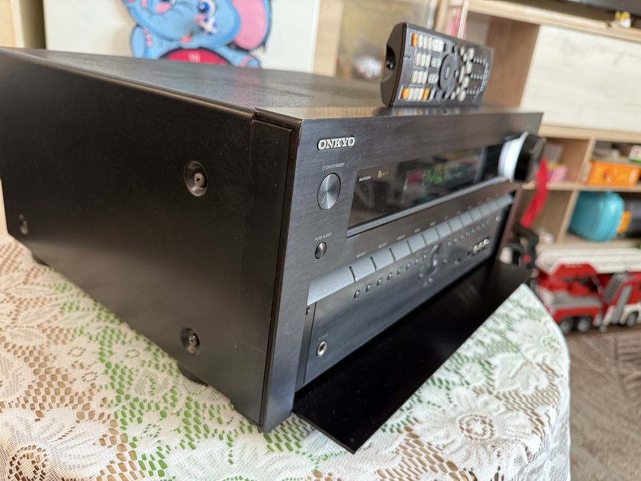 Onkyo TX-NR828 Bluetooth Wi-Fi