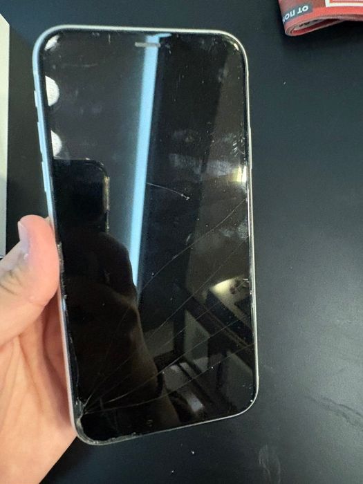 Продавам IPhone XR - 64GB - 71% батерия