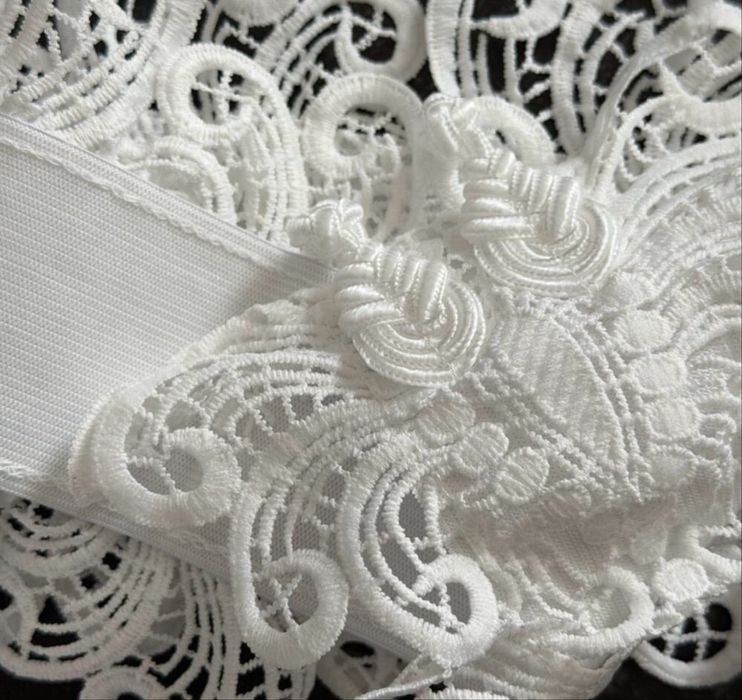 Curea de dantela alba