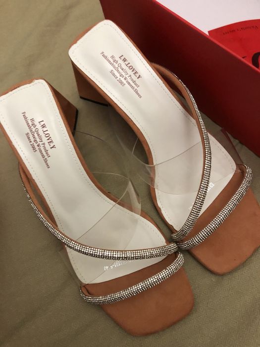 Продам новую обувь