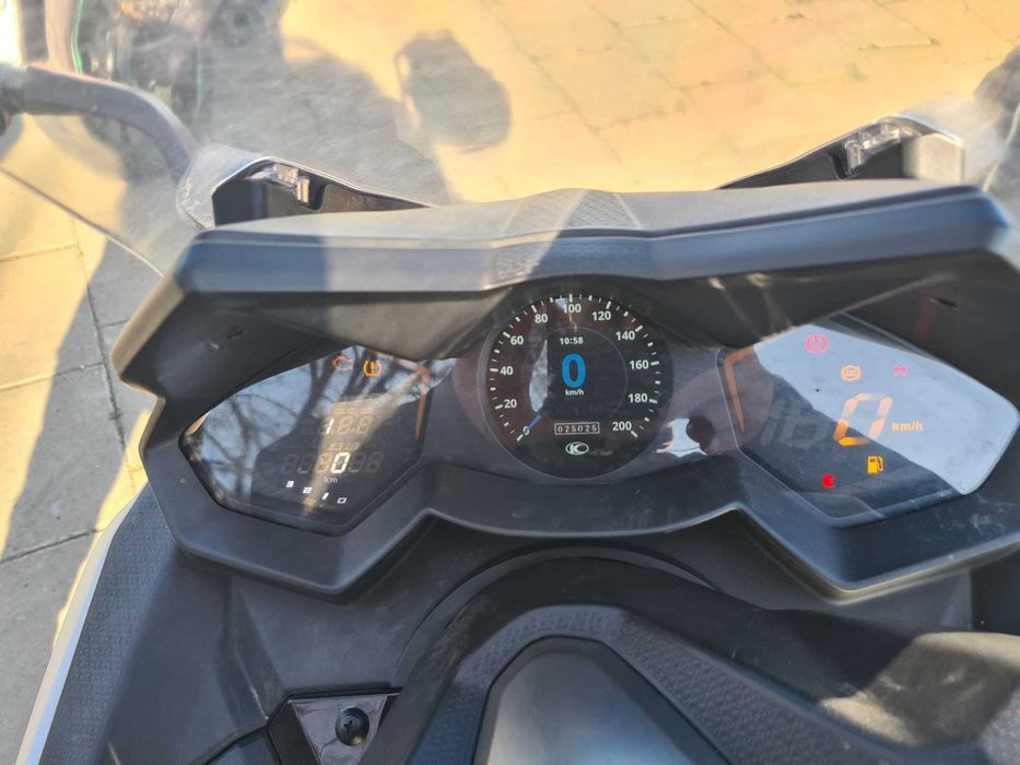 Maxiscuter Kymco AK 550 MODEL DEOSEBIT, doar pt cunoscatori pasionati