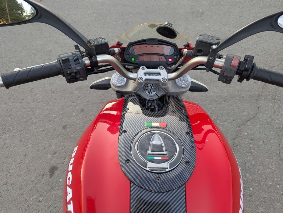 Ducati Monster 696