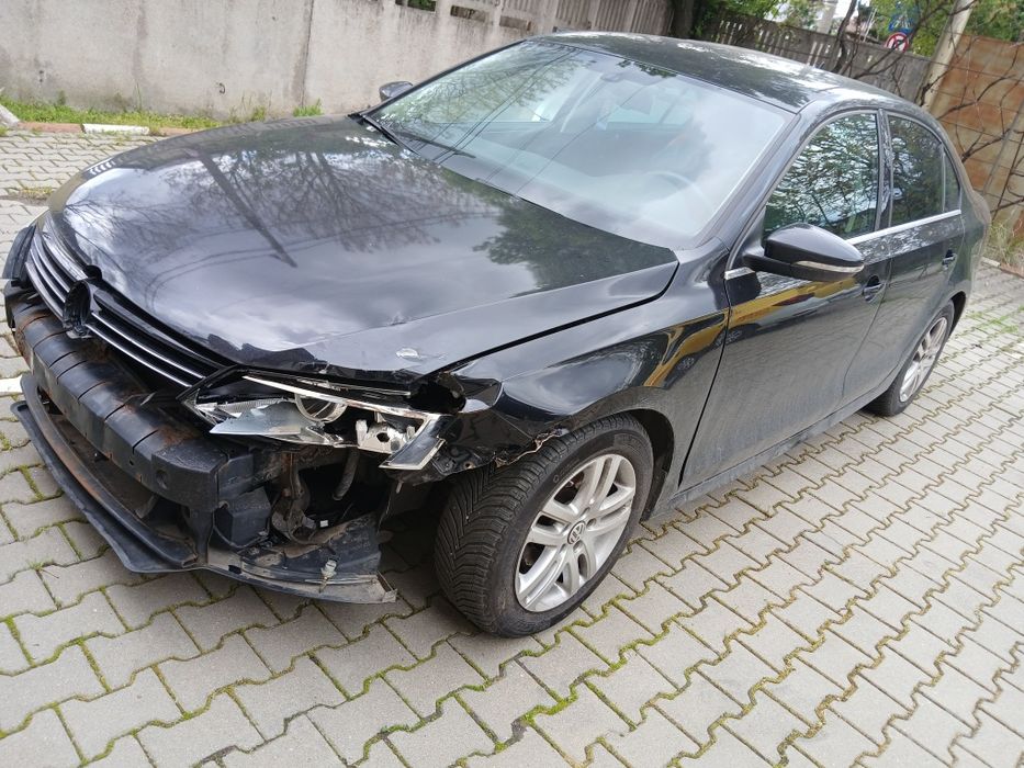 Volkswagen Jetta Avariat Față