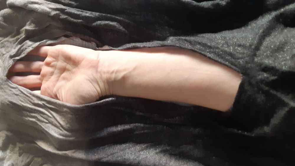 Топ Mango с гол гръб