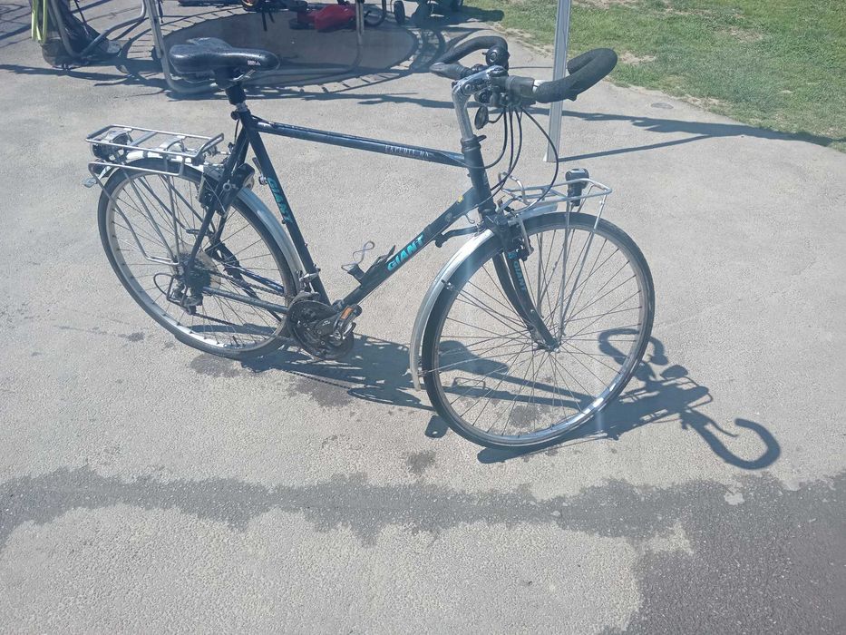 Vând BICICLETA GIANT roți 28