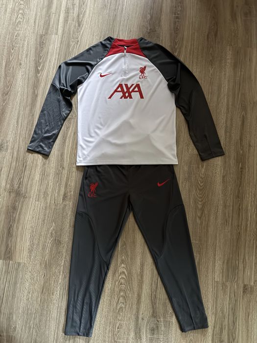 Футболен анцунг на Ливърпул